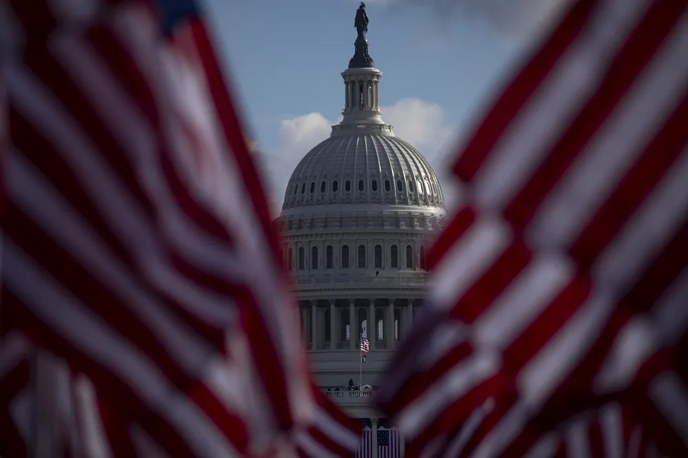 verden går under hvis ikke du stemmer, USA valg 2024, bekymringer om USA, håb for demokratiet, demokrati fremtid USA, USA politisk polarisering, Trump og Biden 2024, amerikansk præsidentvalg 2024, splittelse i USA, risiko for borgerkrig USA, amerikansk demokrati, global indflydelse USA, betydning af USA valg, fredelig magtoverdragelse, civilt sammenhold, USA fremtid, politisk splittelse, dialog frem for konflikt, samling af folket, politik ikke vejen frem, Mo’s tanker