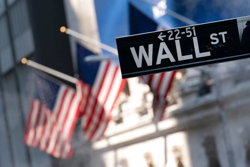 USA økonomi, Moody's rapport, amerikansk gæld, statsgæld USA, USA kreditvurdering, Moody's nedgradering, USA finansiel sundhed, amerikansk økonomisk krise, USA renter, amerikansk statsgæld 2024, politisk lammelse USA, USA valg 2024 økonomi, amerikansk underskud, dollaren som reservevaluta, risiko for kreditnedgradering, USA finanspolitik, USA gældsproblemer, Moody's advarsel, USA økonomisk fremtid, økonomisk usikkerhed USA, USA investeringer, amerikansk gældskrise, renteudgifter USA, økonomiske reformer USA